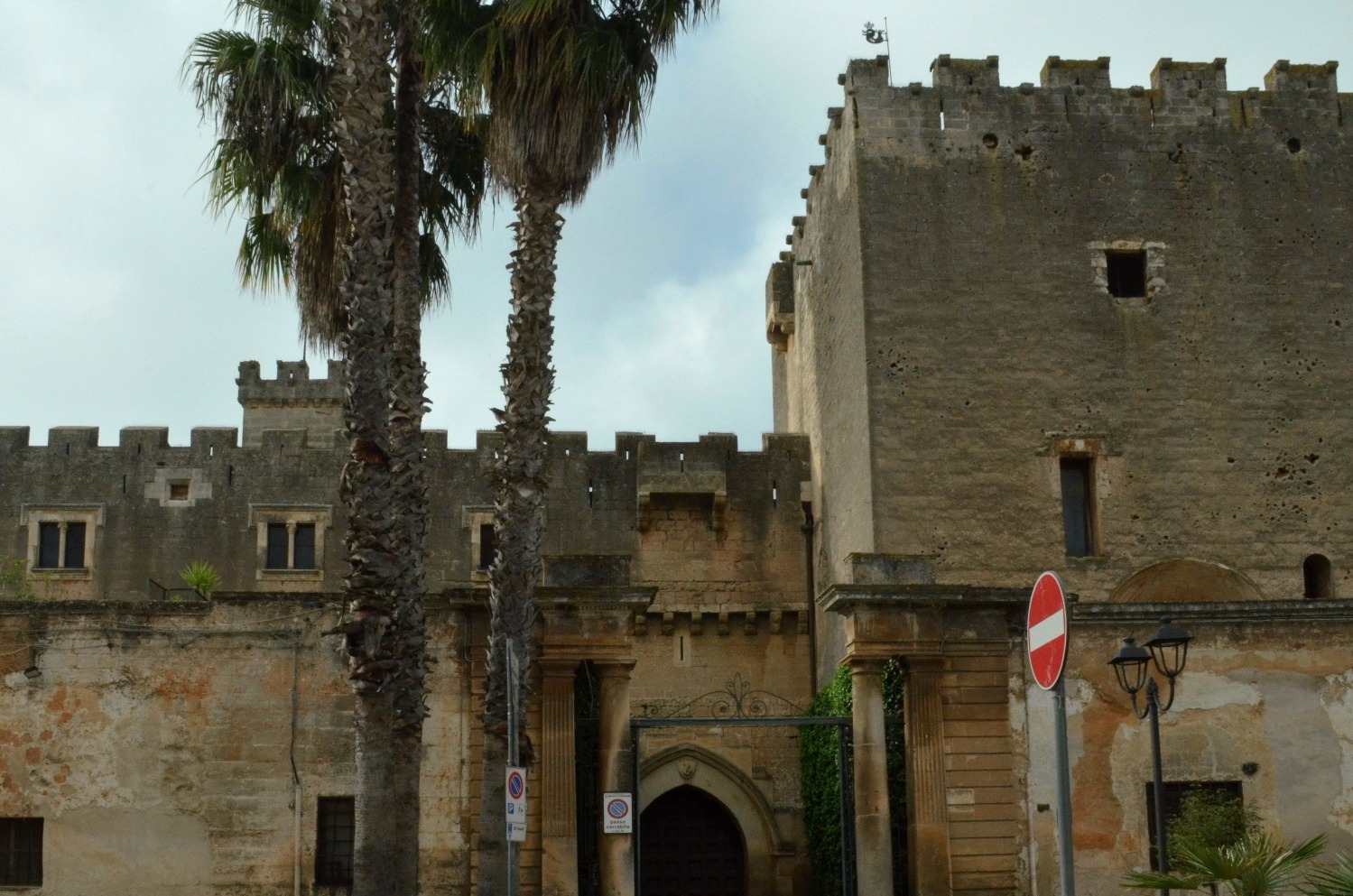 Castello Dentice di Frasso di San Vito dei Normanni